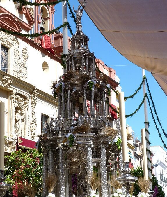 ACOMPAÑA A JESÚS SACRAMENTADO EN LA PROCESIÓN DEL CORPUS CHRISTI