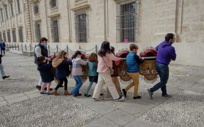 Montaje del palio con nuestros hermanos más pequeños