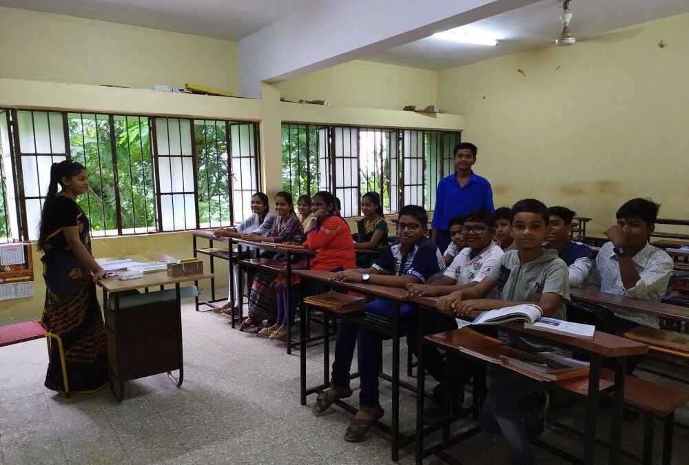 La Hermandad asume el coste del profesorado de un colegio de niños tribales en la India