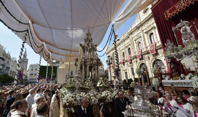 Acompaña a Jesús Sacramentado en la procesión del Corpus Christi