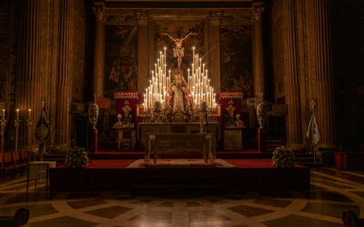 Así es el altar de los cultos del Centenario levantado en la iglesia de la Anunciación
