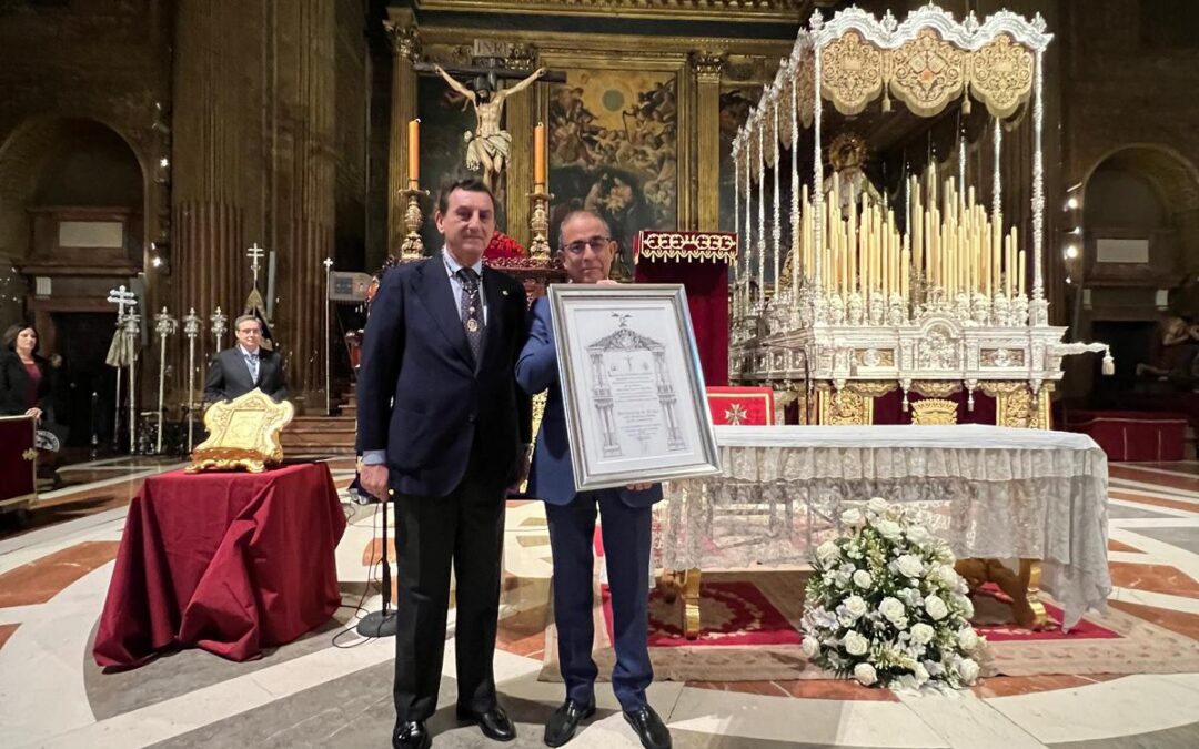 La Hermandad entrega el título de Hermano de Honor a la Universidad de Sevilla