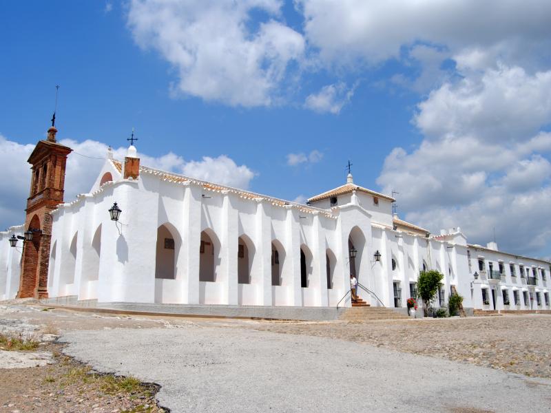 La Hermandad peregrina al Santuario de Setefilla para ganar el Jubileo