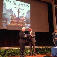 Alcalde entrega Rosa de pasión