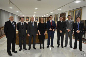 Llegada del pregonero universitario y representaciones al Paraninfo